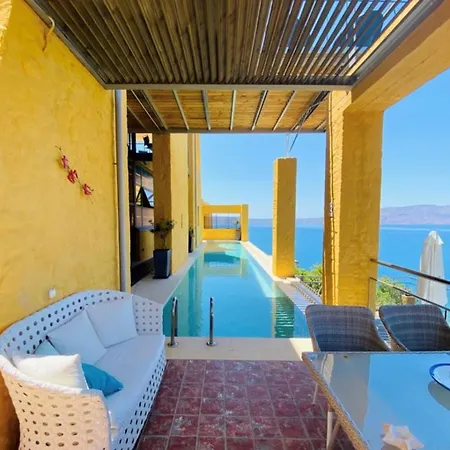 Beachfront Ravdoucha Epavlis Eleni - Pool, Hot Tub, Gym, Sauna, Private Parking, Wifi خانيا