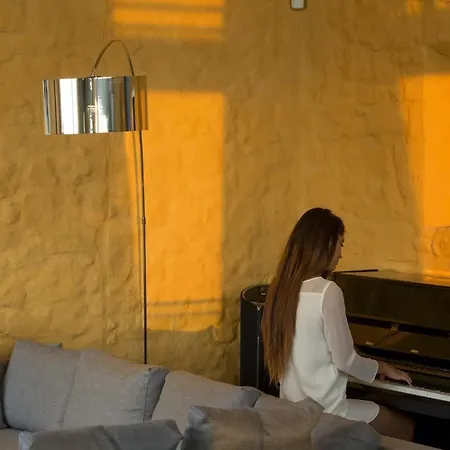 Beachfront Ravdoucha Epavlis Eleni - Pool, Hot Tub, Gym, Sauna, Private Parking, Wifi