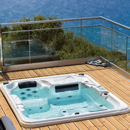 فيلة Beachfront Ravdoucha Epavlis Eleni - Pool, Hot Tub, Gym, Sauna, Private Parking, Wifi خانيا