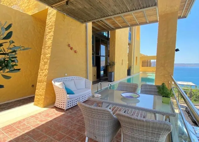 Beachfront Ravdoucha Epavlis Eleni - Pool, Hot Tub, Gym, Sauna, Private Parking, Wifi Villa Chania (Crete)