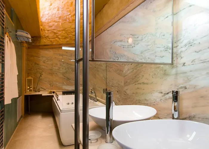 Villa Beachfront Ravdoucha Epavlis Eleni - Pool, Hot Tub, Gym, Sauna, Private Parking, Wifi *