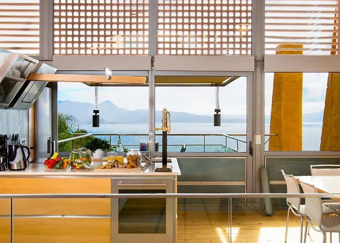 Villa Beachfront Ravdoucha Epavlis Eleni - Pool, Hot Tub, Gym, Sauna, Private Parking, Wifi