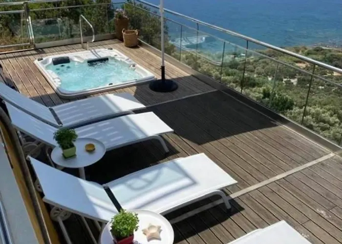 Beachfront Ravdoucha Epavlis Eleni - Pool, Hot Tub, Gym, Sauna, Private Parking, Wifi Villa Chania (Crete)