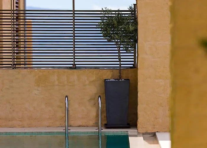 Beachfront Ravdoucha Epavlis Eleni - Pool, Hot Tub, Gym, Sauna, Private Parking, Wifi Villa *