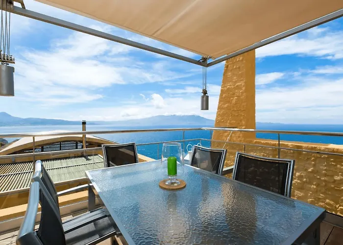 Villa Beachfront Ravdoucha Epavlis Eleni - Pool, Hot Tub, Gym, Sauna, Private Parking, Wifi