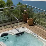Villa Beachfront Ravdoucha Epavlis Eleni - Pool, Hot Tub, Gym, Sauna, Private Parking, Wifi