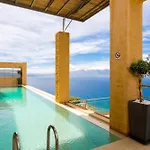 Villa Beachfront Ravdoucha Epavlis Eleni - Pool, Hot Tub, Gym, Sauna, Private Parking, Wifi