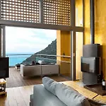 Beachfront Ravdoucha Epavlis Eleni - Pool, Hot Tub, Gym, Sauna, Private Parking, Wifi Villa