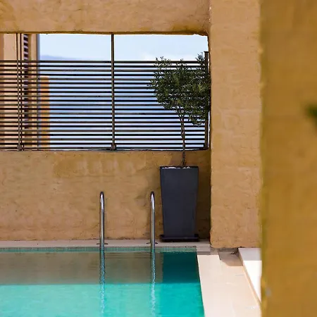 Beachfront Ravdoucha Epavlis Eleni - Pool, Hot Tub, Gym, Sauna, Private Parking, Wifi Βίλα *