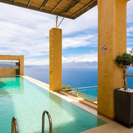 Villa Beachfront Ravdoucha Epavlis Eleni - Pool, Hot Tub, Gym, Sauna, Private Parking, Wifi