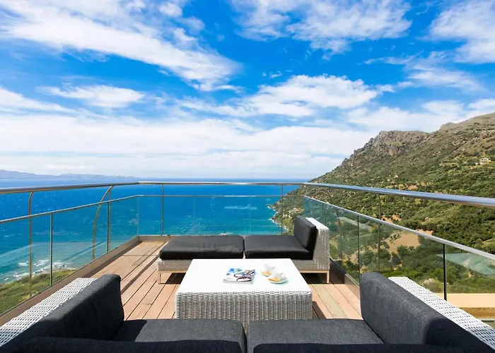 Villa Beachfront Ravdoucha Epavlis Eleni - Pool, Hot Tub, Gym, Sauna, Private Parking, Wifi *