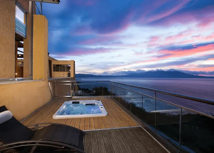 Beachfront Ravdoucha Epavlis Eleni - Pool, Hot Tub, Gym, Sauna, Private Parking, Wifi Villa *