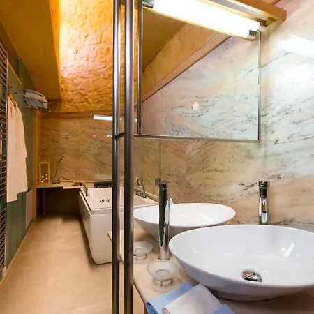 Villa Beachfront Ravdoucha Epavlis Eleni - Pool, Hot Tub, Gym, Sauna, Private Parking, Wifi *