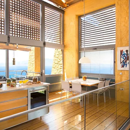 Beachfront Ravdoucha Epavlis Eleni - Pool, Hot Tub, Gym, Sauna, Private Parking, Wifi Hriszí Aktí Haniá