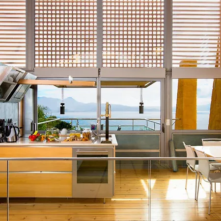 Villa Beachfront Ravdoucha Epavlis Eleni - Pool, Hot Tub, Gym, Sauna, Private Parking, Wifi