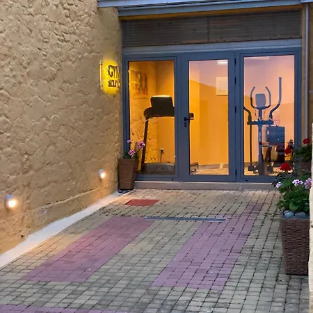 Beachfront Ravdoucha Epavlis Eleni - Pool, Hot Tub, Gym, Sauna, Private Parking, Wifi Hriszí Aktí Haniá