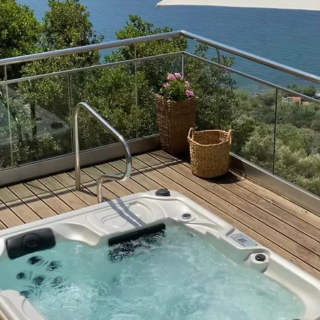 Villa Beachfront Ravdoucha Epavlis Eleni - Pool, Hot Tub, Gym, Sauna, Private Parking, Wifi