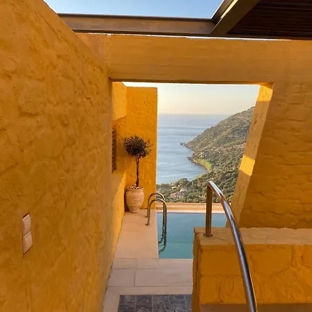 Beachfront Ravdoucha Epavlis Eleni - Pool, Hot Tub, Gym, Sauna, Private Parking, Wifi La Canea