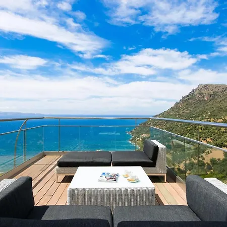 Villa Beachfront Ravdoucha Epavlis Eleni - Pool, Hot Tub, Gym, Sauna, Private Parking, Wifi *