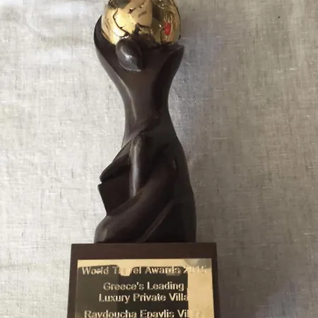 Villa Beachfront Ravdoucha Epavlis Eleni - Pool, Hot Tub, Gym, Sauna, Private Parking, Wifi Hriszí Aktí Haniá