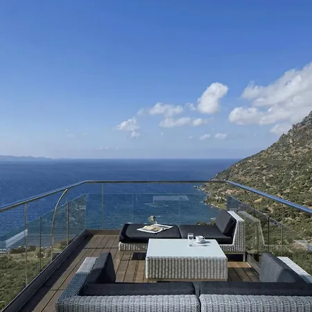 Beachfront Ravdoucha Epavlis Eleni - Pool, Hot Tub, Gym, Sauna, Private Parking, Wifi * Hriszí Aktí Haniá