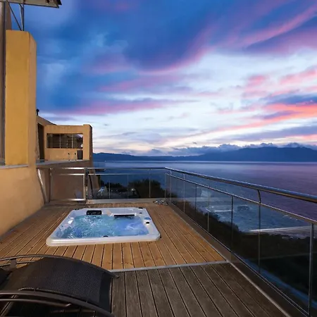 Beachfront Ravdoucha Epavlis Eleni - Pool, Hot Tub, Gym, Sauna, Private Parking, Wifi Villa *