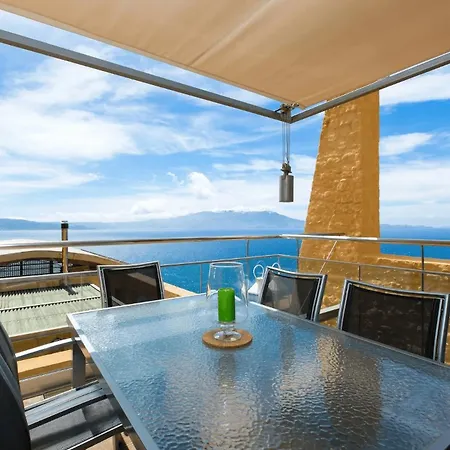 Villa Beachfront Ravdoucha Epavlis Eleni - Pool, Hot Tub, Gym, Sauna, Private Parking, Wifi