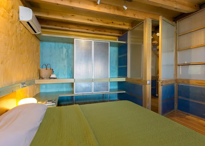 Beachfront Ravdoucha Epavlis Eleni - Pool, Hot Tub, Gym, Sauna, Private Parking, Wifi 빌라