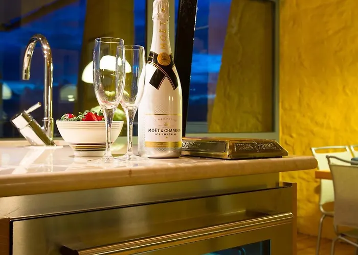 Beachfront Ravdoucha Epavlis Eleni - Pool, Hot Tub, Gym, Sauna, Private Parking, Wifi 하니아