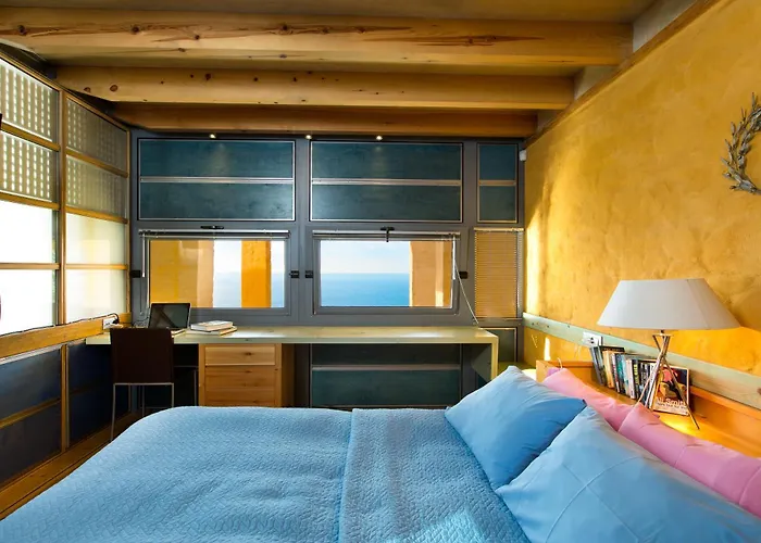 Beachfront Ravdoucha Epavlis Eleni - Pool, Hot Tub, Gym, Sauna, Private Parking, Wifi 빌라 *