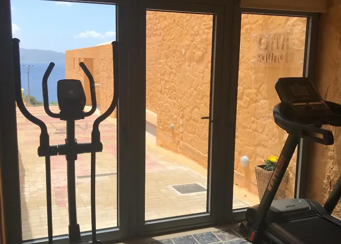 Вилла Beachfront Ravdoucha Epavlis Eleni - Pool, Hot Tub, Gym, Sauna, Private Parking, Wifi *